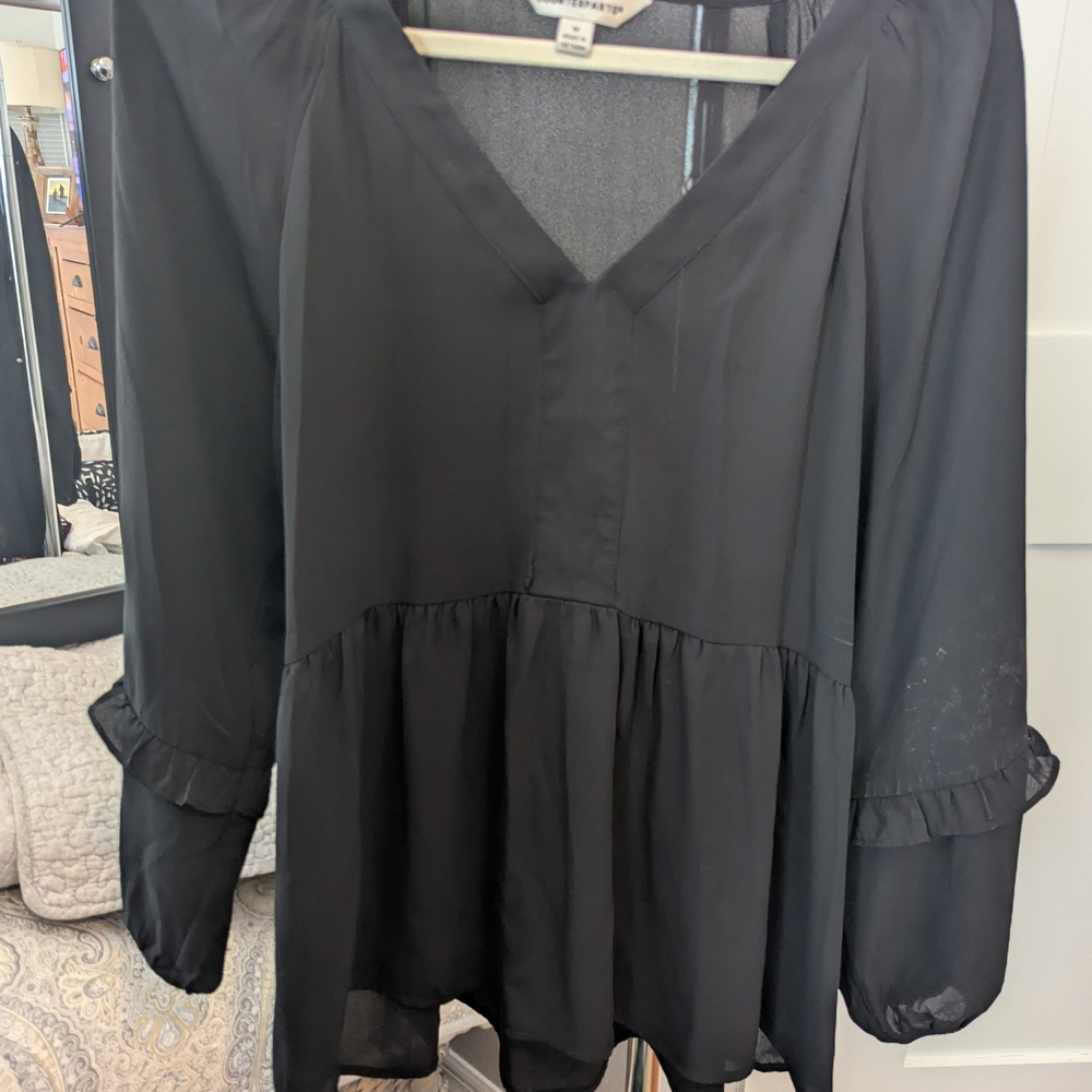 ✨ Counterparts Black Ruffled Peplum Blouse – Size M ✨